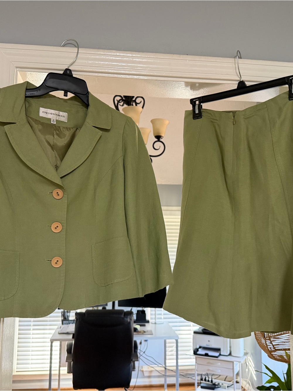 Jones New York Olive-Style Two-Piece Skirt Suit — Light Green